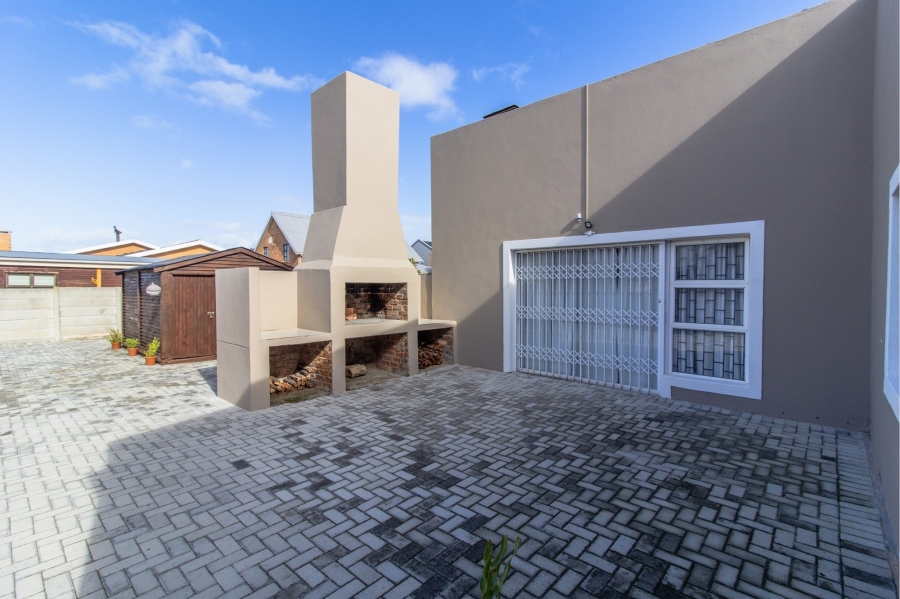3 Bedroom Property for Sale in Franskraal Western Cape